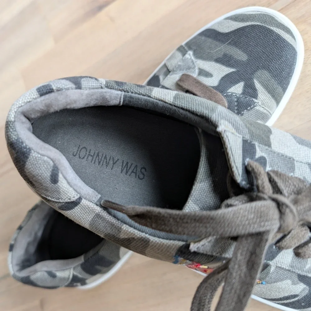 Johnny Was Camouflage Butterfly Sneakers Women Size 8 Casual Fashion